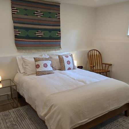 Bright Modern 1Br Suite In Sooke Village Core 외부 사진