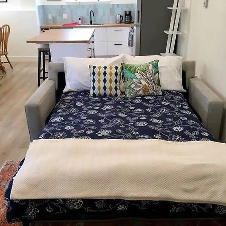 Bright Modern 1Br Suite In Sooke Village Core 외부 사진