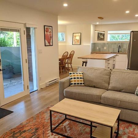 Bright Modern 1Br Suite In Sooke Village Core 외부 사진