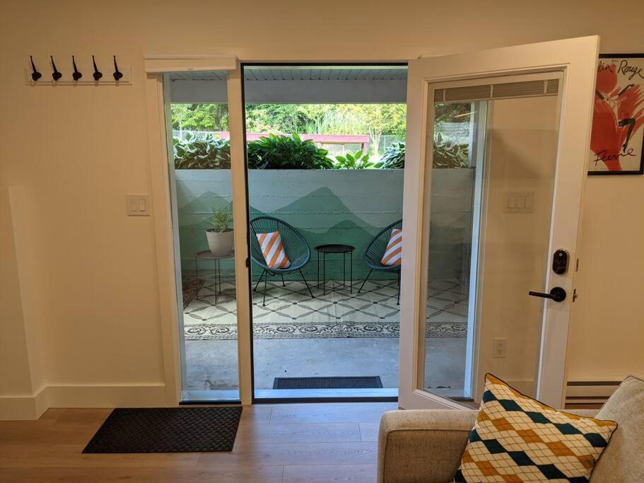 Bright Modern 1Br Suite In Sooke Village Core 외부 사진