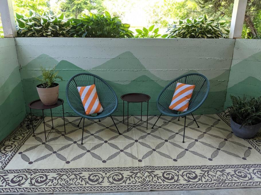 Bright Modern 1Br Suite In Sooke Village Core 외부 사진