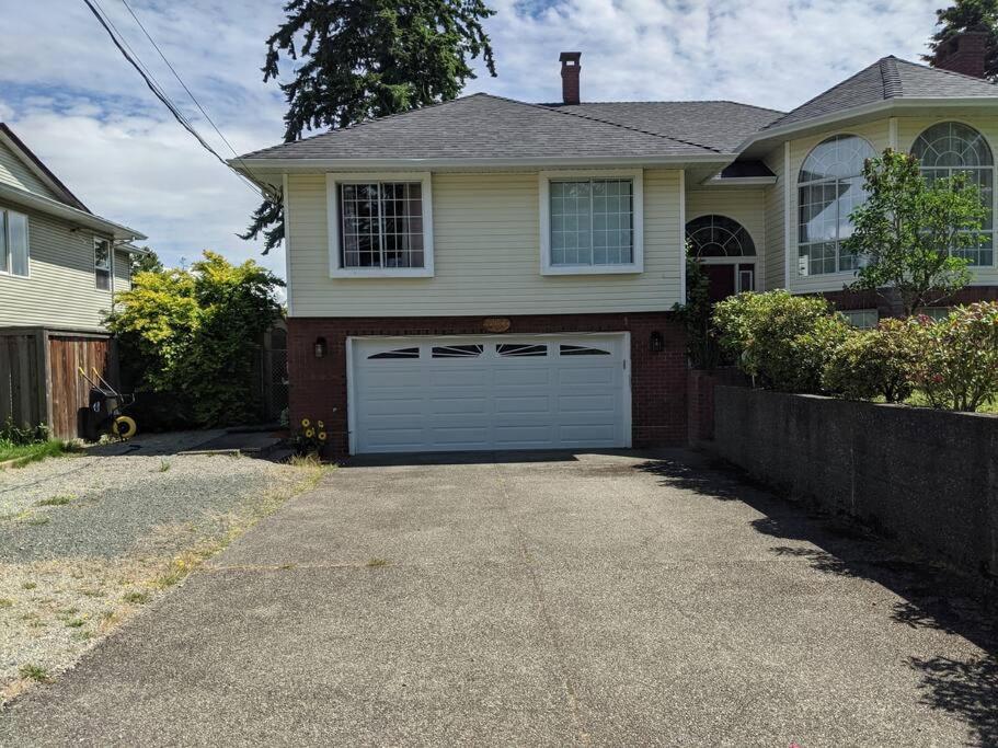 Bright Modern 1Br Suite In Sooke Village Core 외부 사진