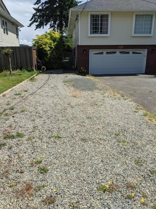 Bright Modern 1Br Suite In Sooke Village Core 외부 사진